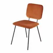 Chaise en velours marron écureuil et métal noir