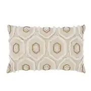 Coussin en coton motif tufté écru et beige avec perles en bois de prunier 50x30